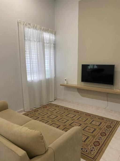 Home In Terengganu With Private Pool Куала-Тренгану Экстерьер фото