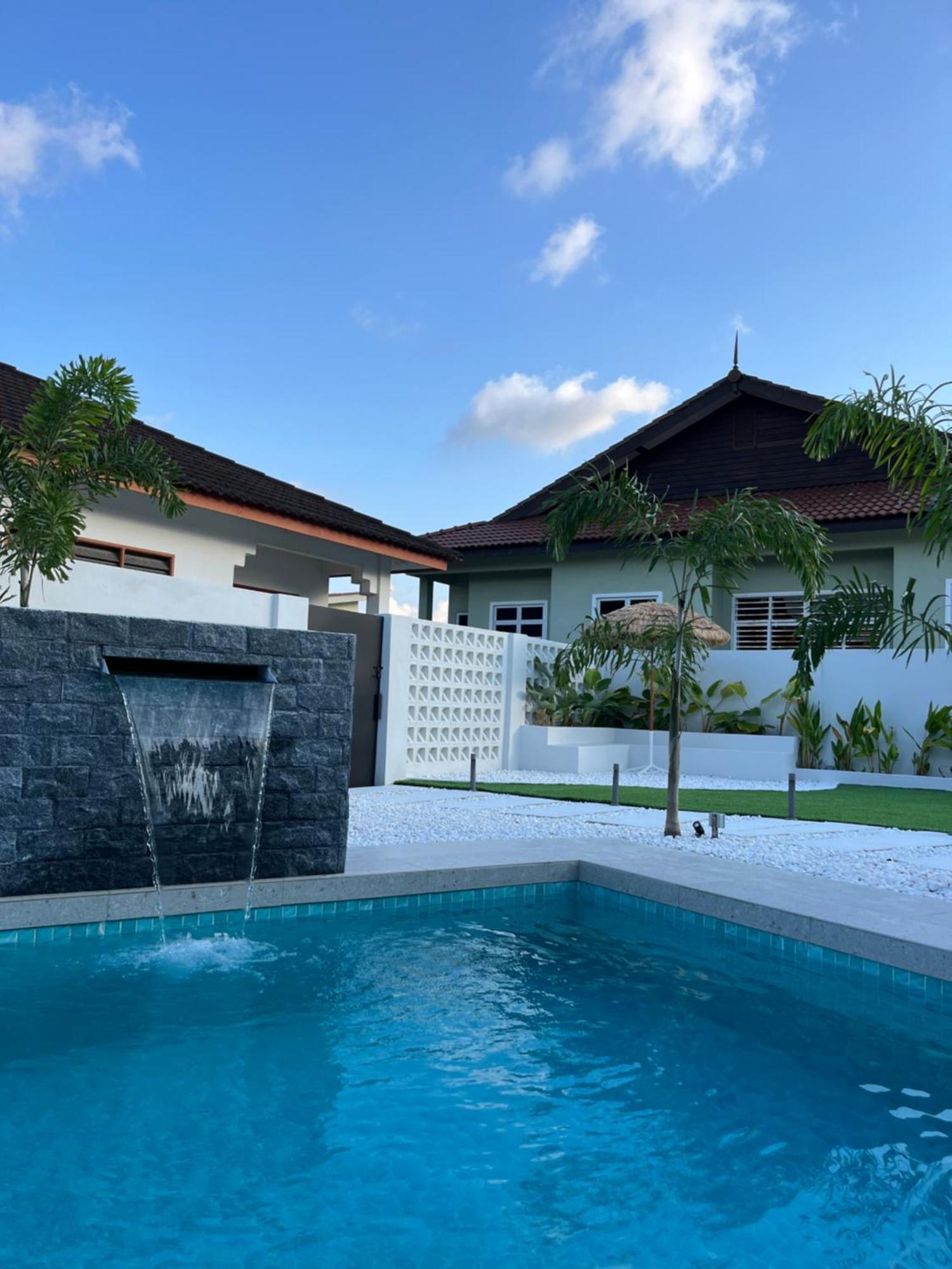 Home In Terengganu With Private Pool Куала-Тренгану Экстерьер фото